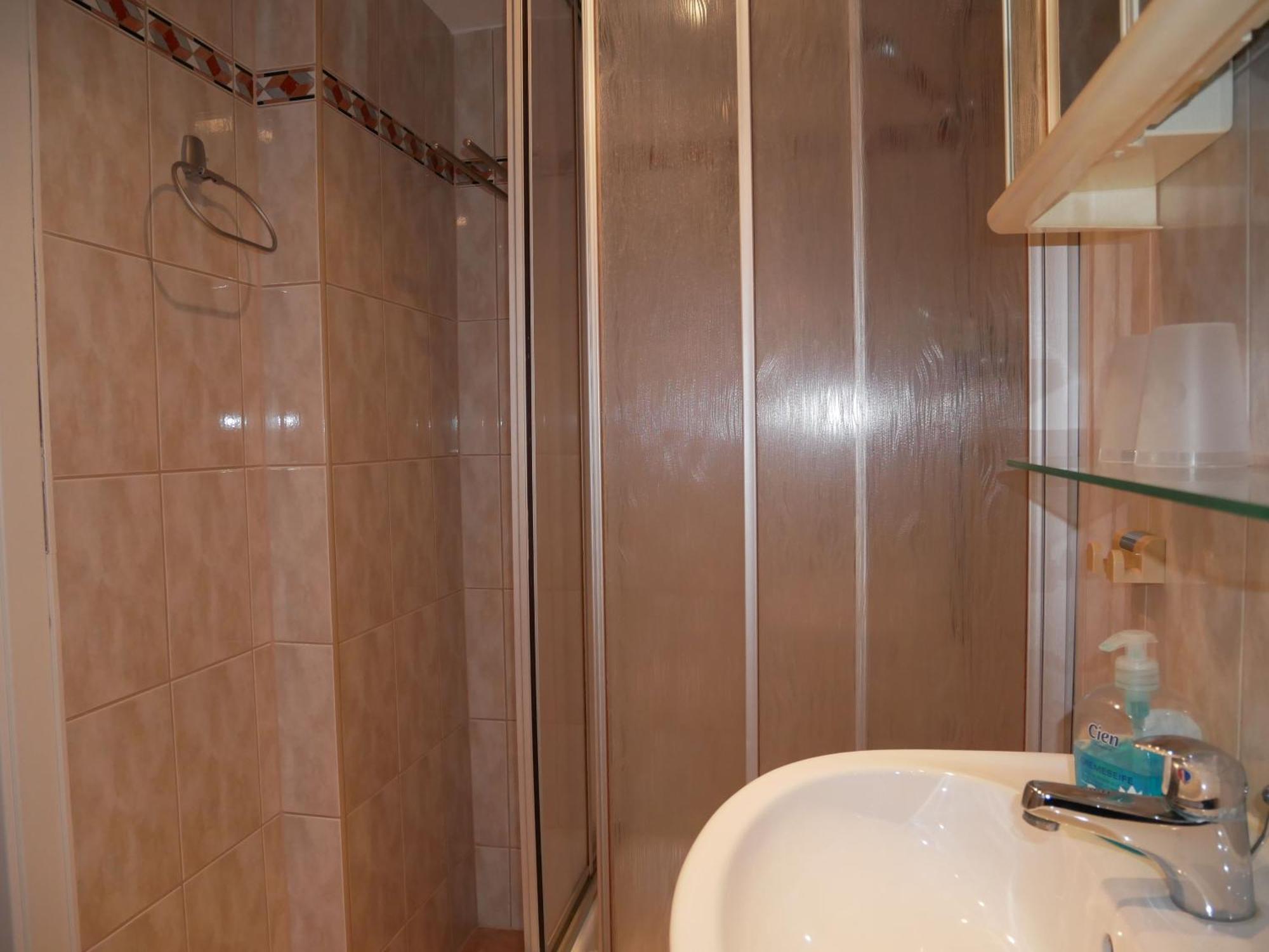 2 Ferienzimmer Inkl Fr & 1 Bungalow, Wlan, Garten, Grill Зиновиц Екстериор снимка